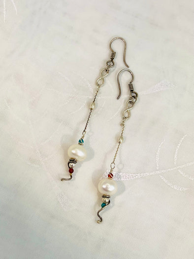 Whispers of Balance – Pearl & Spiral Sterling Earrings